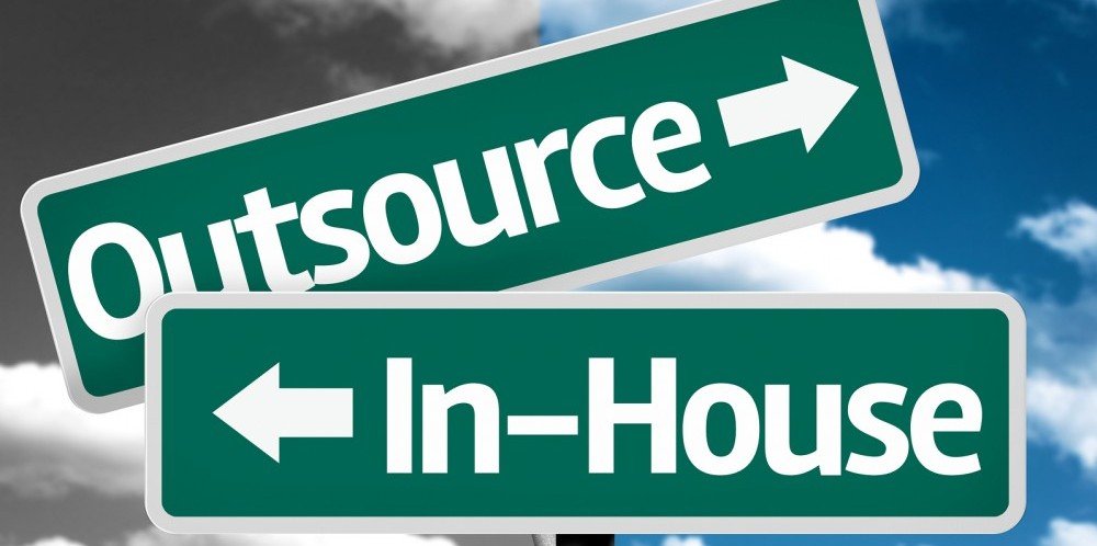 20 Benefits and Drawbacks of Outsourcing from Your Small Business