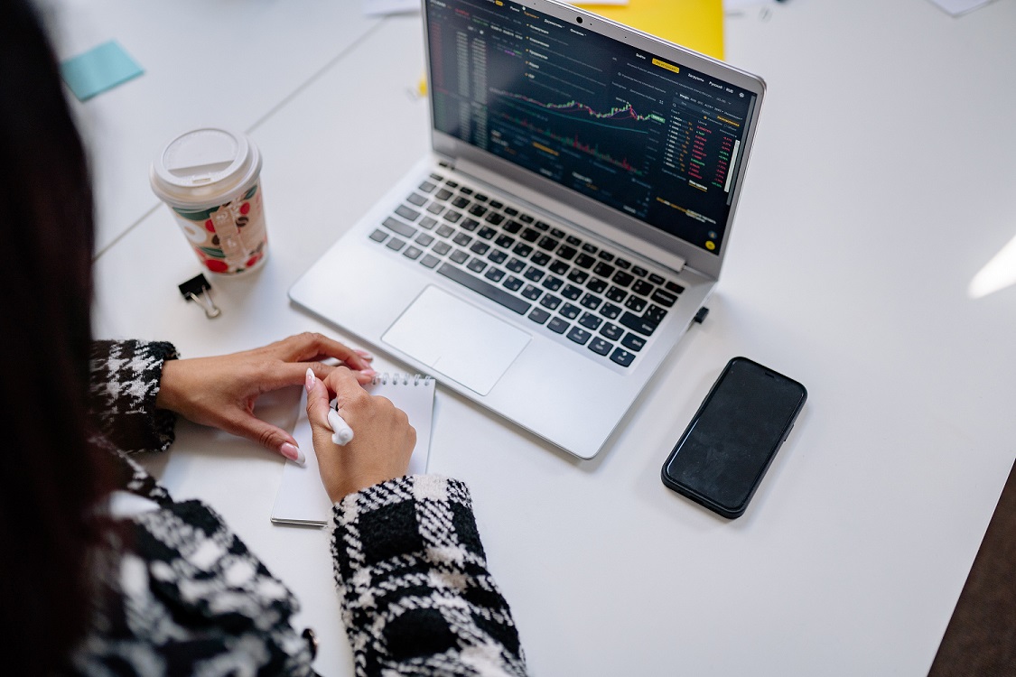 5 Ways Artificial Intelligence (AI) Can Assist in Business Decisions