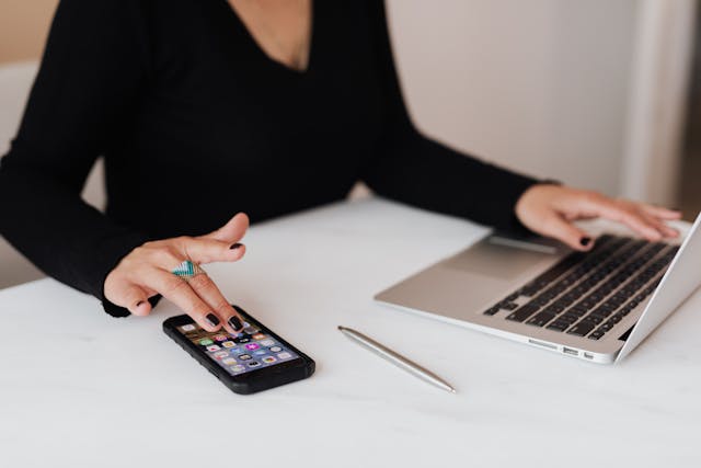 How to Update LinkedIn After Job Termination While Maintaining Privacy
